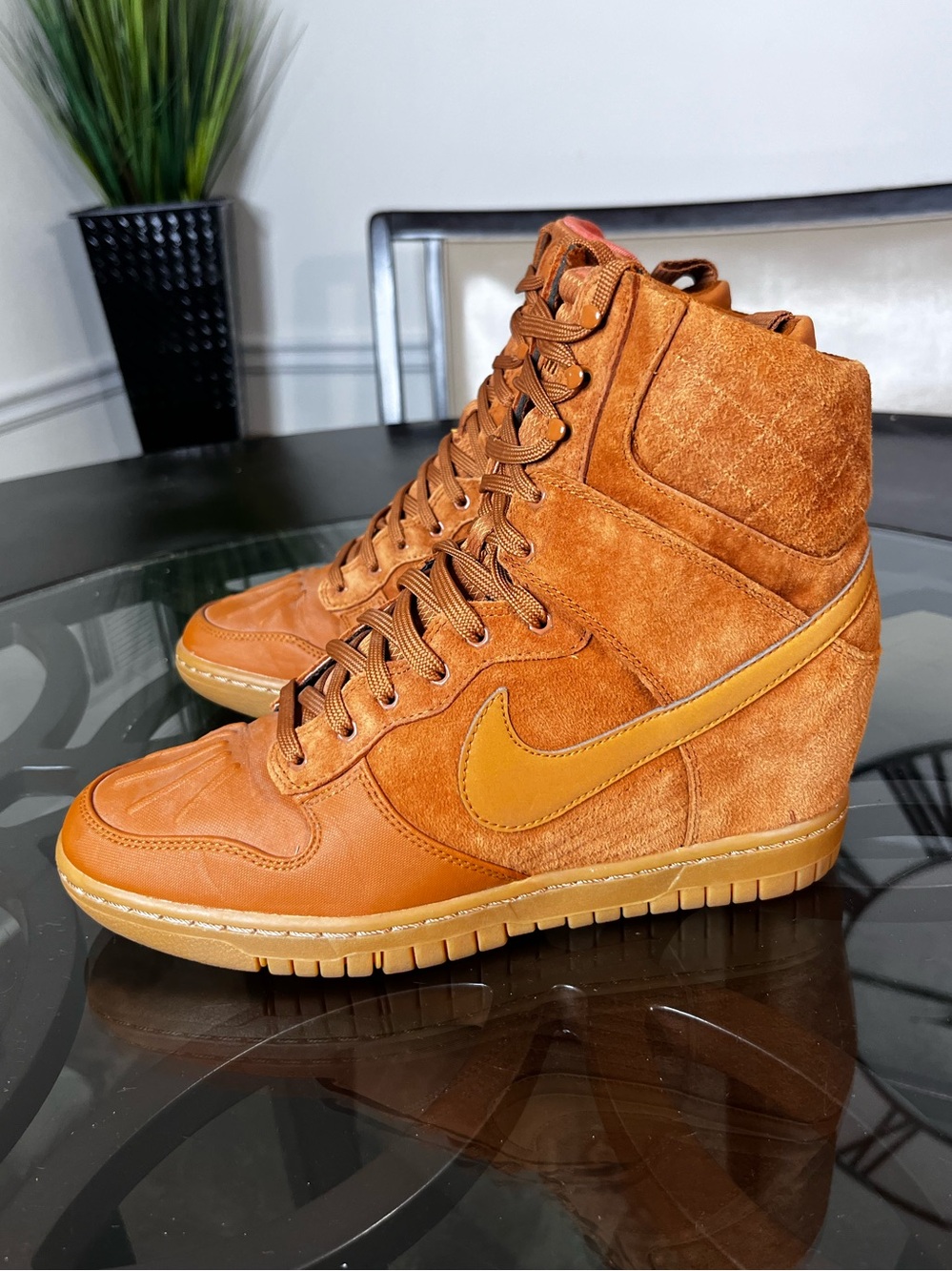 Nike Women Dunk Sky High SneakerBoot Tawny Gum Medium
Brown' Size 10
